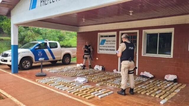 Prefectura Naval Argentina incauta más de 200 kg de marihuana en Puerto Libertad.