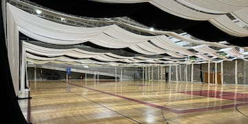 Preparativos en el Polideportivo Municipal de Tres Arroyos para la Feria Nacional de Artesanos