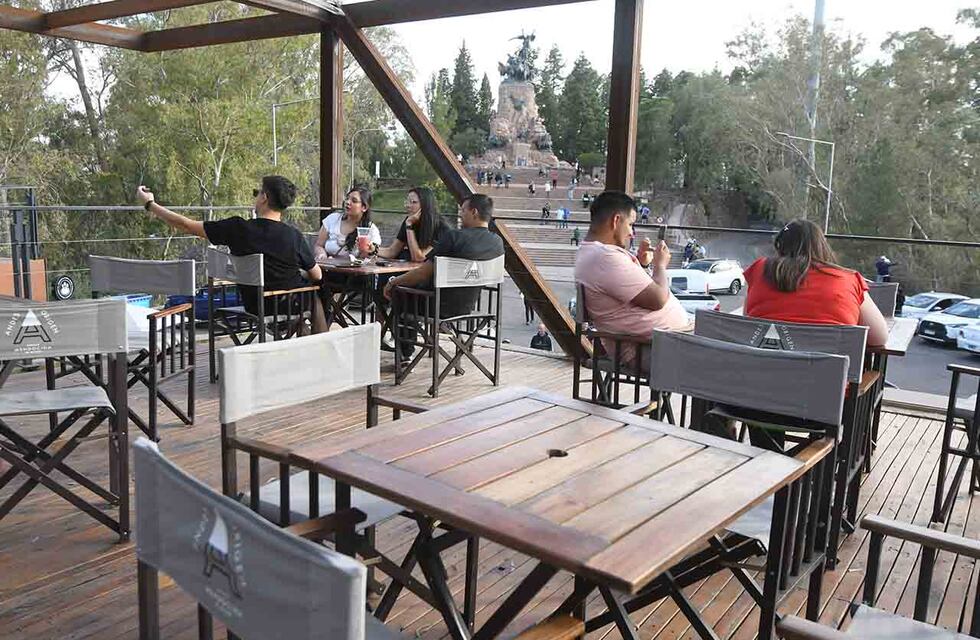 Turismo en Mendoza en fin de semana largo: 62.000 visitantes dejaron a la provincia más de 5M de pesos en ganancia