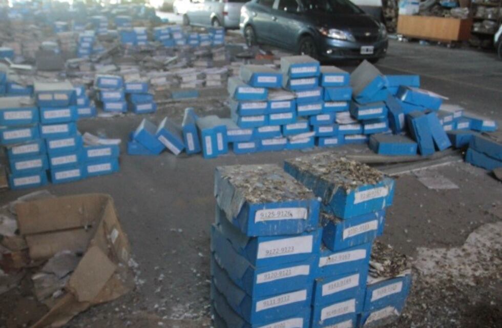 Negligencia: el archivo de Personas Jurídicas, está lleno de excremento de paloma