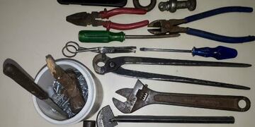 Las herramientas aparecieron en el interior del vehículo\u002E (Comisaría Primera)