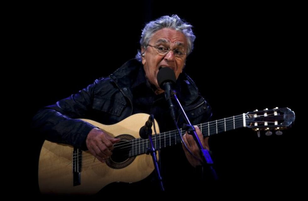 Caetano Veloso demandó a un activista que lo acusó de pedófilo