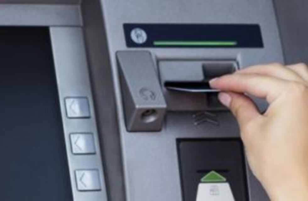 Se hizo pasar por un bancario y le robó $31.000