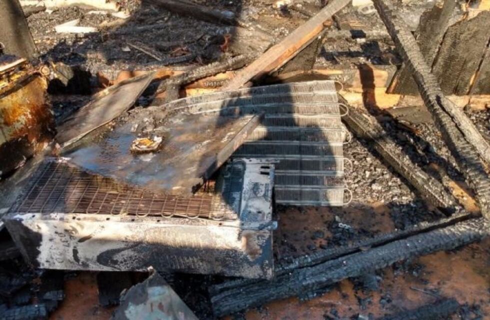 Una familia perdió todas sus pertenencias tras el incendio de su vivienda