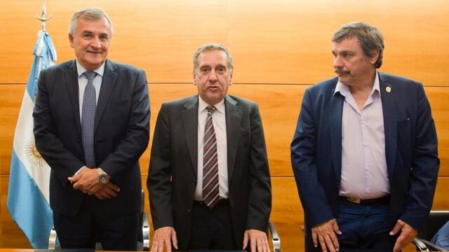 Morales, Barañao y Tecchi, en la firma del acuerdo\u002E