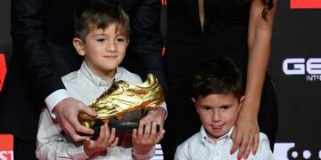 Igualito al papá: el golazo de Thiago Messi en el Barcelona