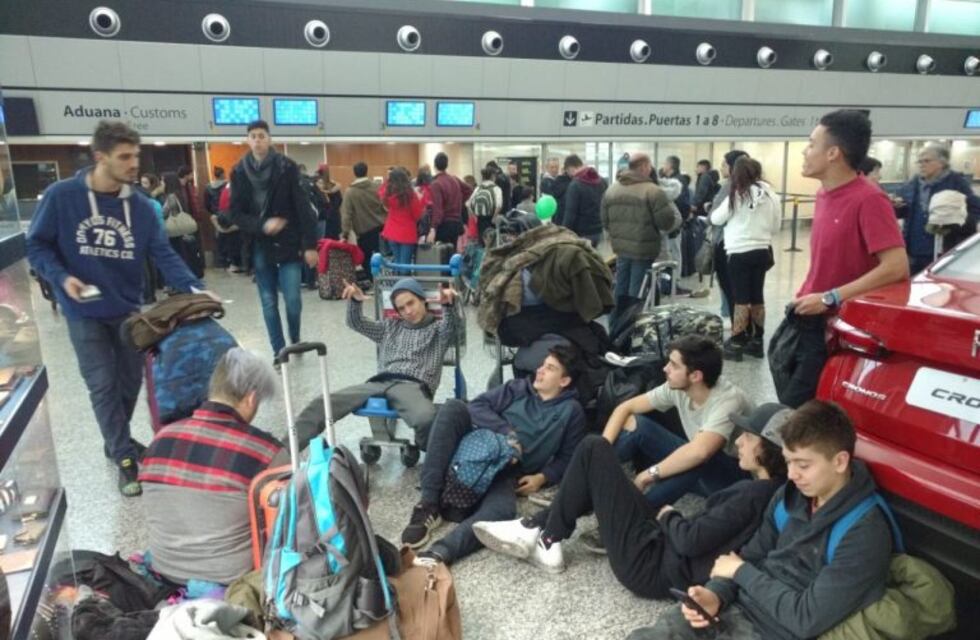 Flybondi cancela vuelo Córdoba-Mendoza y hay pasajeros varados en el Taravella