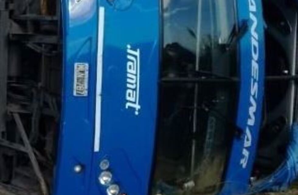 Volcó un micro en Chubut y hay al menos 30 heridos