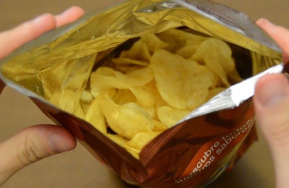 Lo que todos queremos saber: ¿por qué los paquetes de papas fritas vienen llenos de aire?