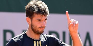 EPA1110\u002E PARÍS (FRANCIA), 31/05/2019\u002E- El tenista argentino Juan Ignacio Londero durante su partido contra el francés Corentin Moutet en la tercera ronda del torneo de Roland Garros, este viernes en París (Francia)\u002E EFE/ Caroline Blumberg