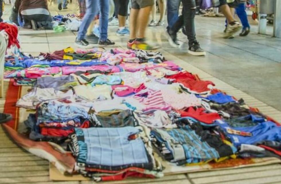 Aumentó 40% el número de vendedores ambulantes, según el gremio que los nuclea