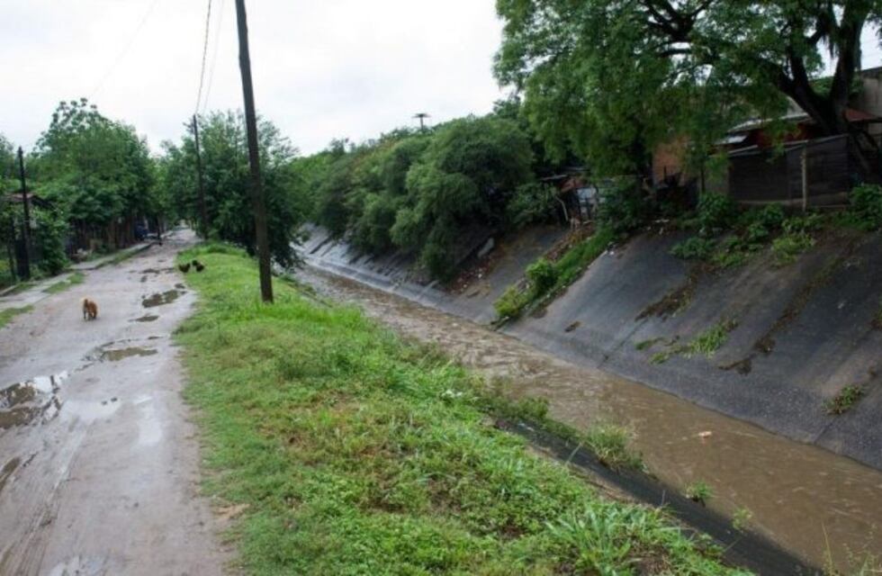 Hay alerta en la Capital tucumana por la falta de limpieza de los canales