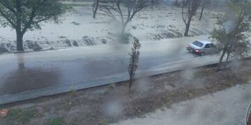 En la calle España al 200 de Rawson las paredes de una vivienda colapsaron y dejaron a una familia en la calle\u002E