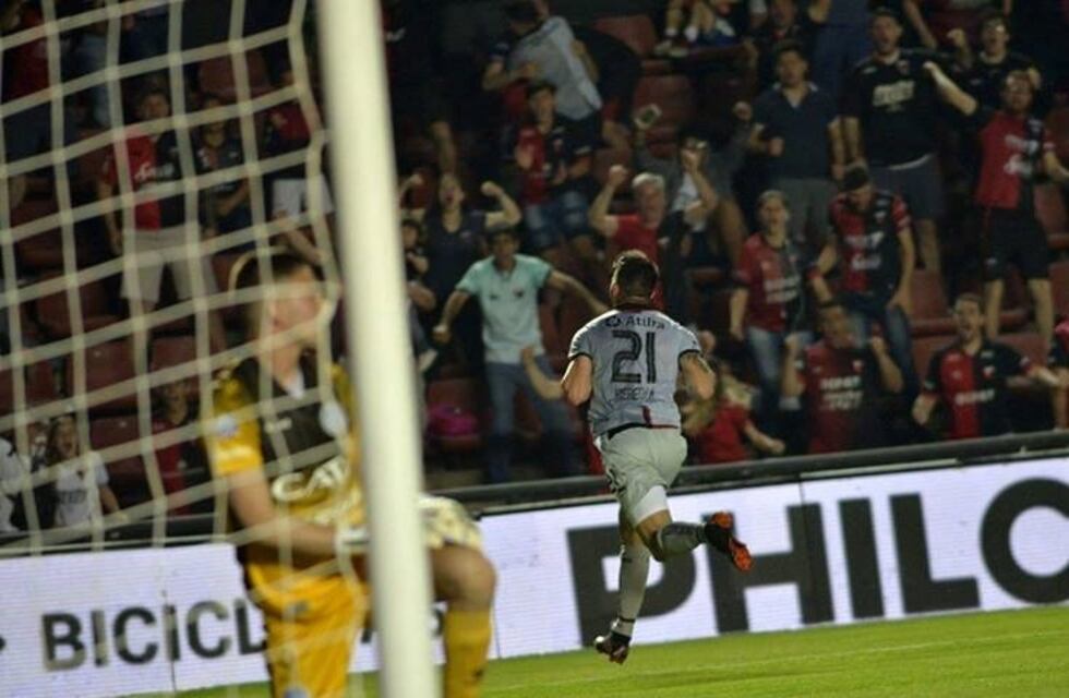 Colón despachó a Godoy Cruz en Santa Fe con una tripleta de Leonardo Heredia