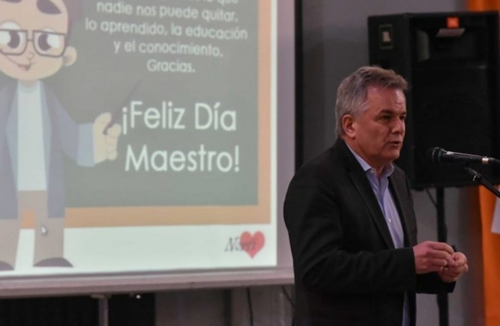 Gay: "Es imposible pensar en salir sin que la educación sea protagonista"