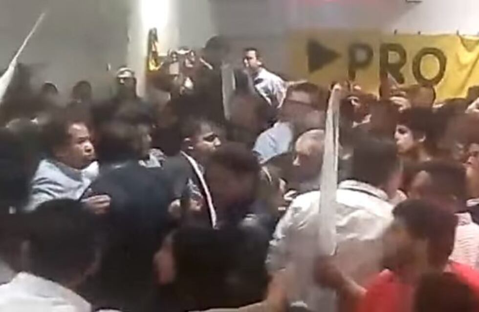 Fuerte pelea entre militantes radicales y kirchneristas en Mendoza