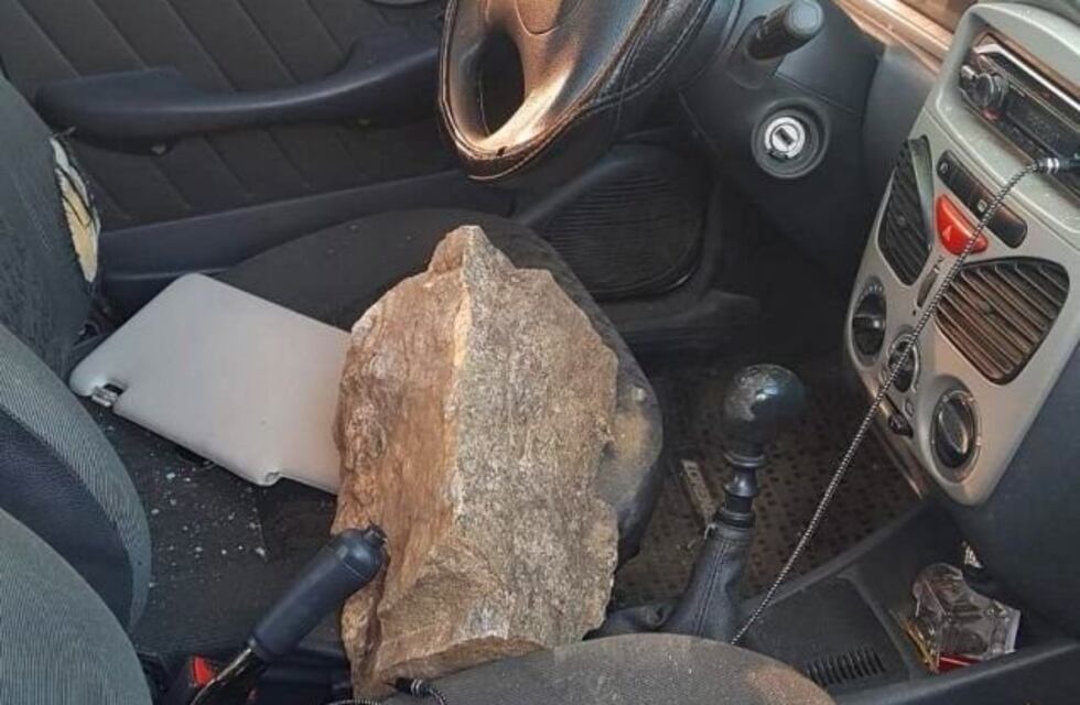 Dañaron autos de varios turistas para robarles