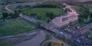 Banderazo en Mendoza\u002E (Foto: gentileza Asamblea por el agua)