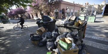Córdoba, a puro olor: se acumula la basura en la ciudad