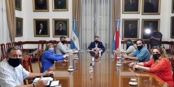 REUNIÓN GOBIERNO ENTRE RIOS Y GREMIOS