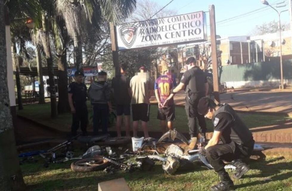 Malhechores desarmaban una moto robada y fueron detenidos