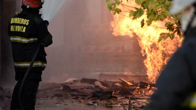 Una casa se incendió en Maipú. Los daños fueron totales.