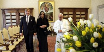 ROM106 CIUDAD DEL VATICANO (VATICANO) 22/06/2017\u002E- El papa Francisco recibe a los reyes Guillermo Alejandro y Máxima de Holanda durante una audiencia privada en el Vaticano, hoy, 22 de junio de 2017\u002E EFE/Alessandra Tarantino / Pool