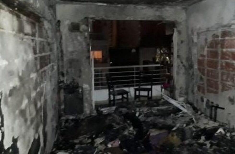 Susto por un incendio en un edificio cercano a la facultad de Medicina