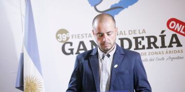 Andrés Vavrik durante el discurso en la Fiesta de la Ganadería en Alvear