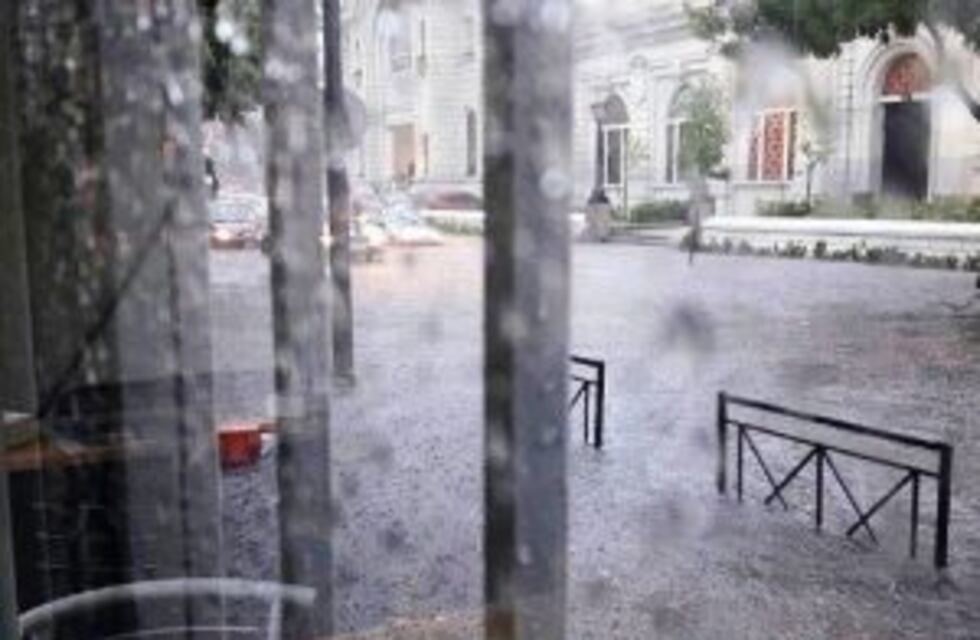 Cayeron 60 milímetros de agua en una hora y sigue el alerta meteorológico