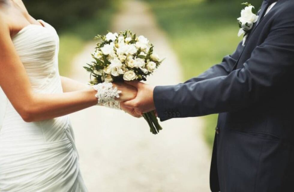 Una mujer interrumpió una boda a los gritos, diciendo que estaba embarazada del novio, y se volvió viral