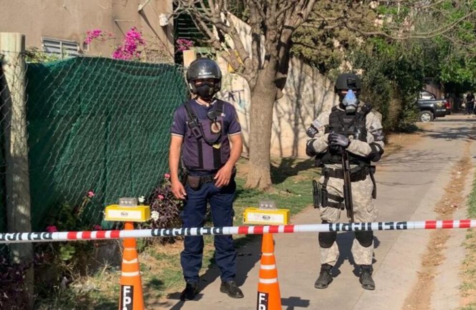 Allanaron una vivienda en barrio SEP de la ciudad de Córdoba por drogas: secuestraron un arma