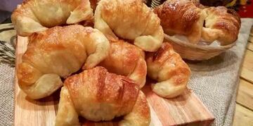 Medialunas de manteca bien tradicionales