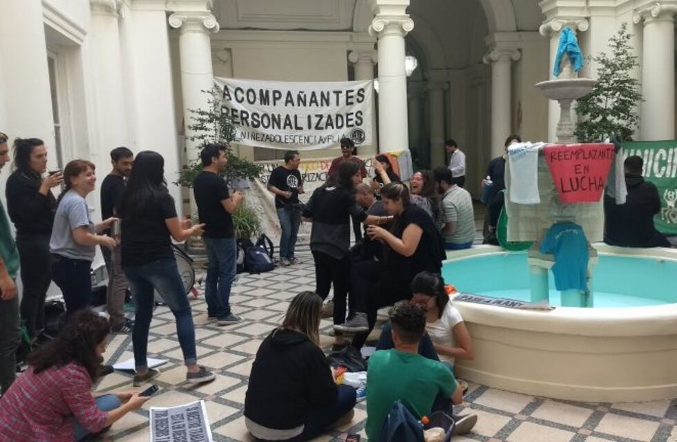 Reunión clave que se realizará al mediodía destrabó la toma del Palacio de los Leones