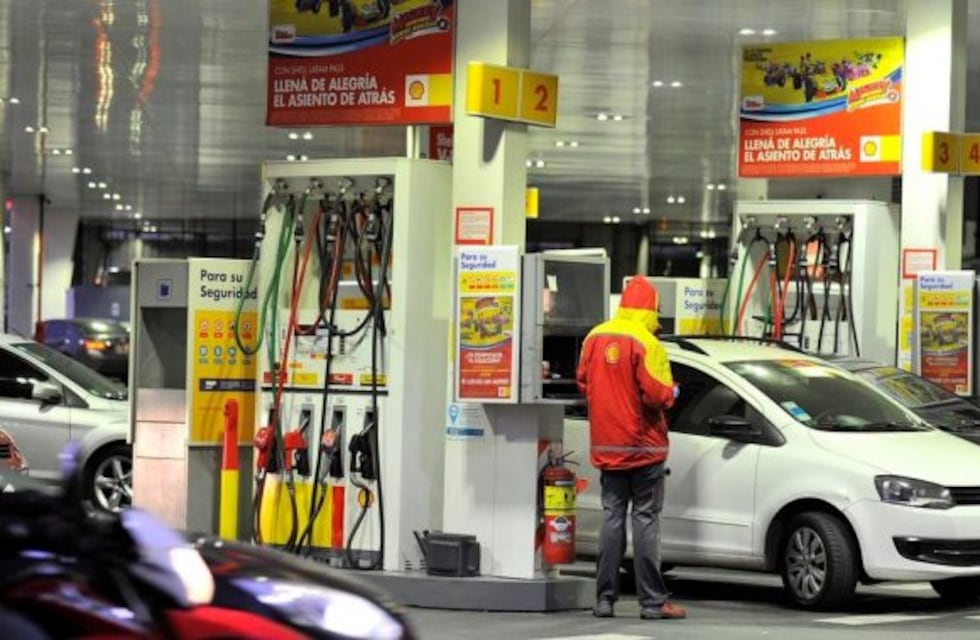 Shell se suma desde la medianoche a los aumentos de combustible de Axion e YPF