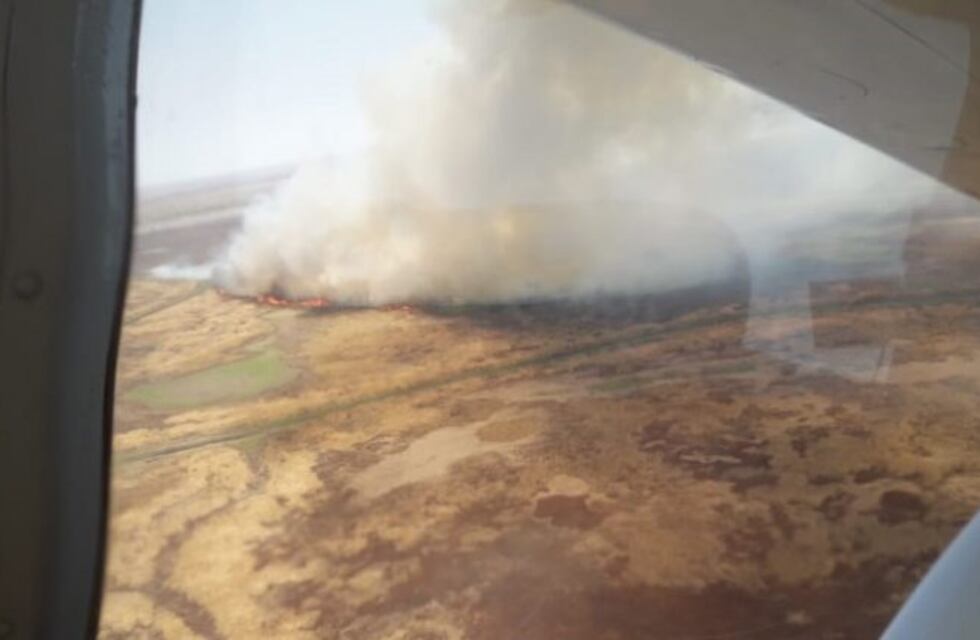 El fuego en las islas puso en riesgo tres casas y detectaron acampes ilegales