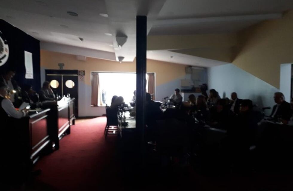 Se cortó la luz y finalizaron la pre sesión de Legislatura a oscuras