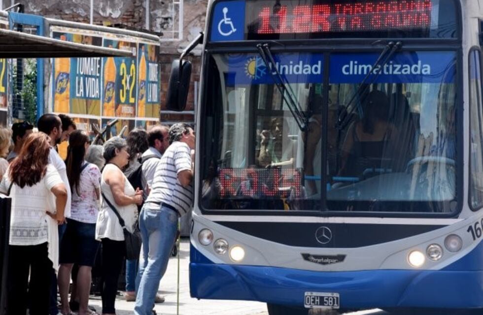 El socialismo justifica la suba del boleto por los costos y la oposición responde que habrá menos usuarios