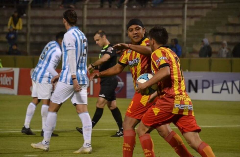 Los penales dejaron afuera a Boca Unidos