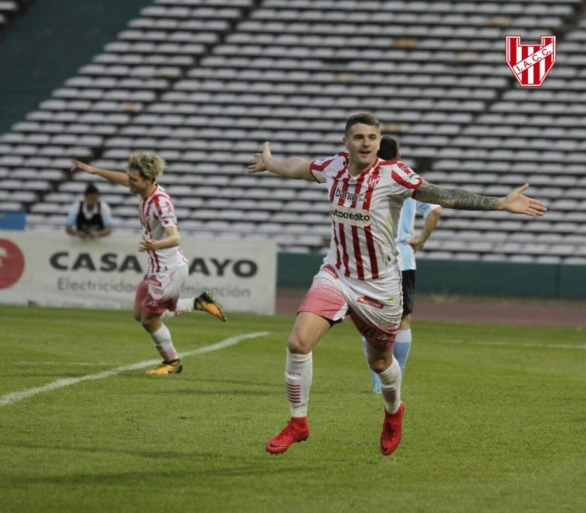 Los hinchas de la Gloria deberán esperar para gritar los goles de Pablo Vegetti en la B Nacional\u002E El torneo arrancaría el 1 de setiembre\u002E