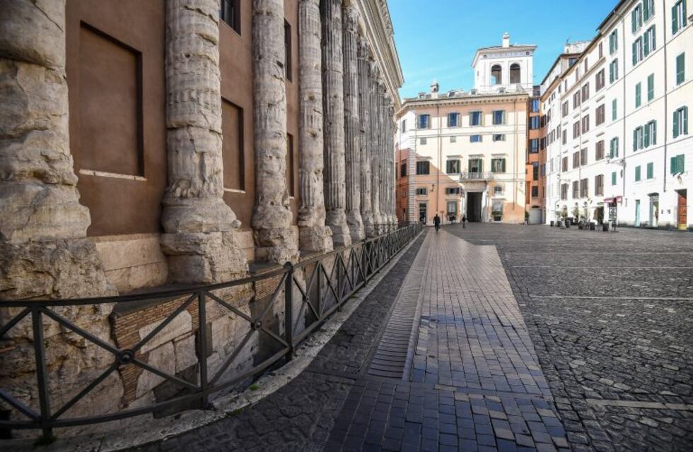 Italia extiende el toque de queda y prohíbe los viajes hasta el 15 de enero