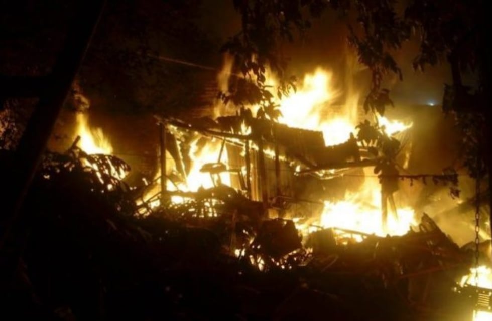 Se incendió una tapicería en Paraná y los vecinos piden ayuda para la familia