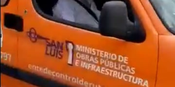 Camioneta del Gobierno de San Luis\u002E