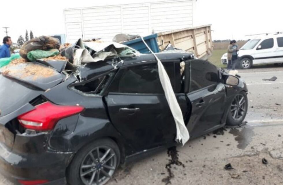 Dos personas fallecieron en un impresionante accidente en Monte Cristo