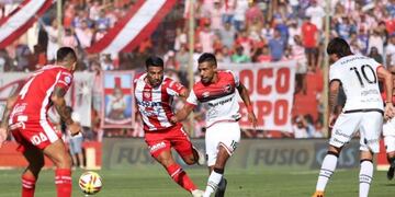 Víctor Figueroa fue titular en el equipo de Héctor Bidoglio\u002E (@canoboficial)