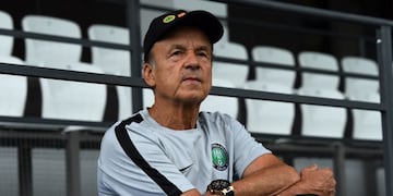 Nigeria's German coach Gernot Rohr watches his players during a training session in at Essentuki Arena in southern Russia on June 23, 2018,  during the Russia 2018 World Cup football tournament\u002E  / AFP PHOTO / PIUS UTOMI EKPEI