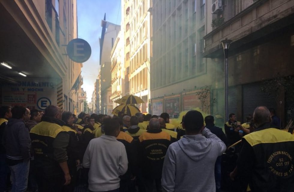 Los taxistas se movilizaron contra Uber en Tribunales