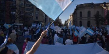 Banderas, cacerolas y de fondo el Patio Olmos\u002E Escena repetida en los últimos fines de semana\u002E