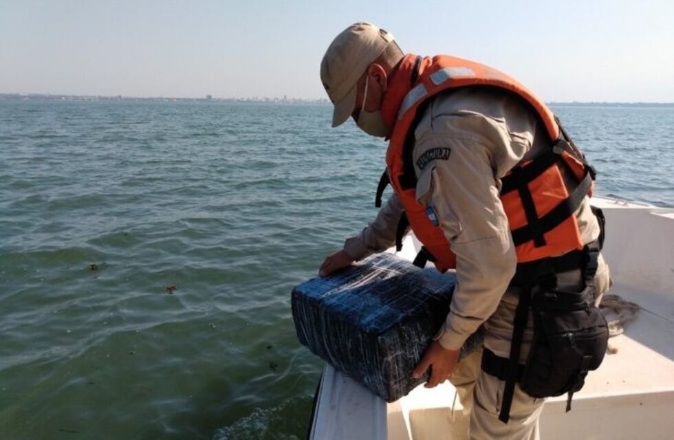 Prefectura secuestró marihuana que flotaba en el río Paraná