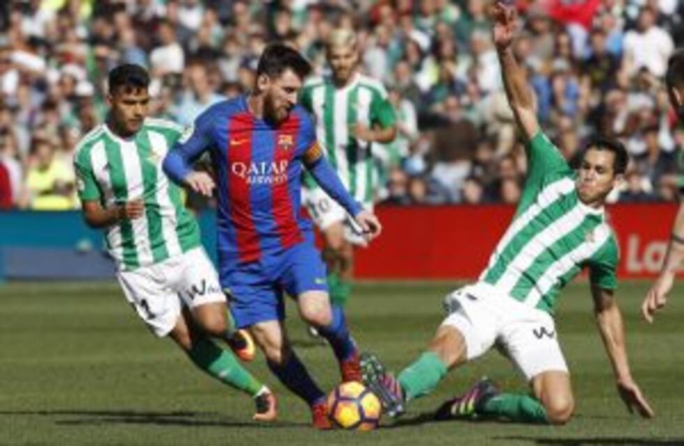 Con Messi entre los titulares, Barcelona logró un agónico empate ante Betis